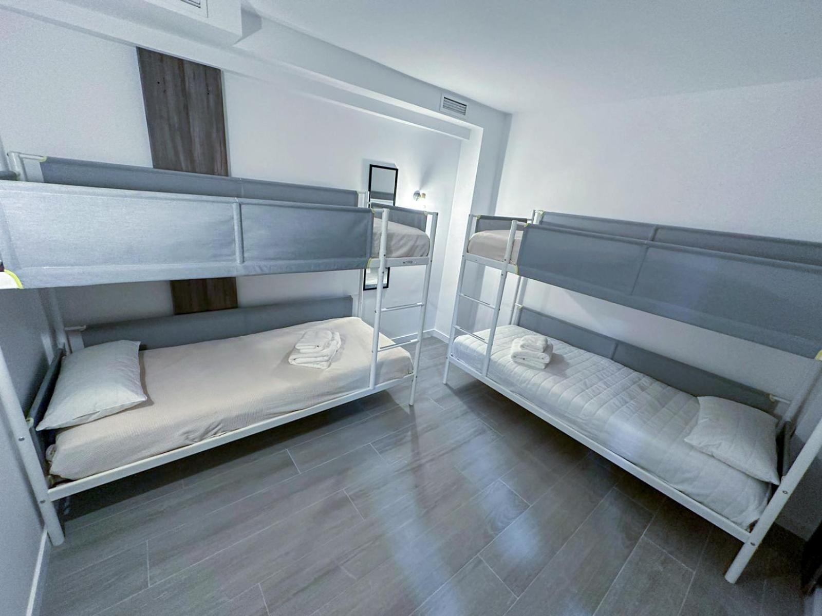 Zur Boutique Hostel Фуэнхирола Экстерьер фото
