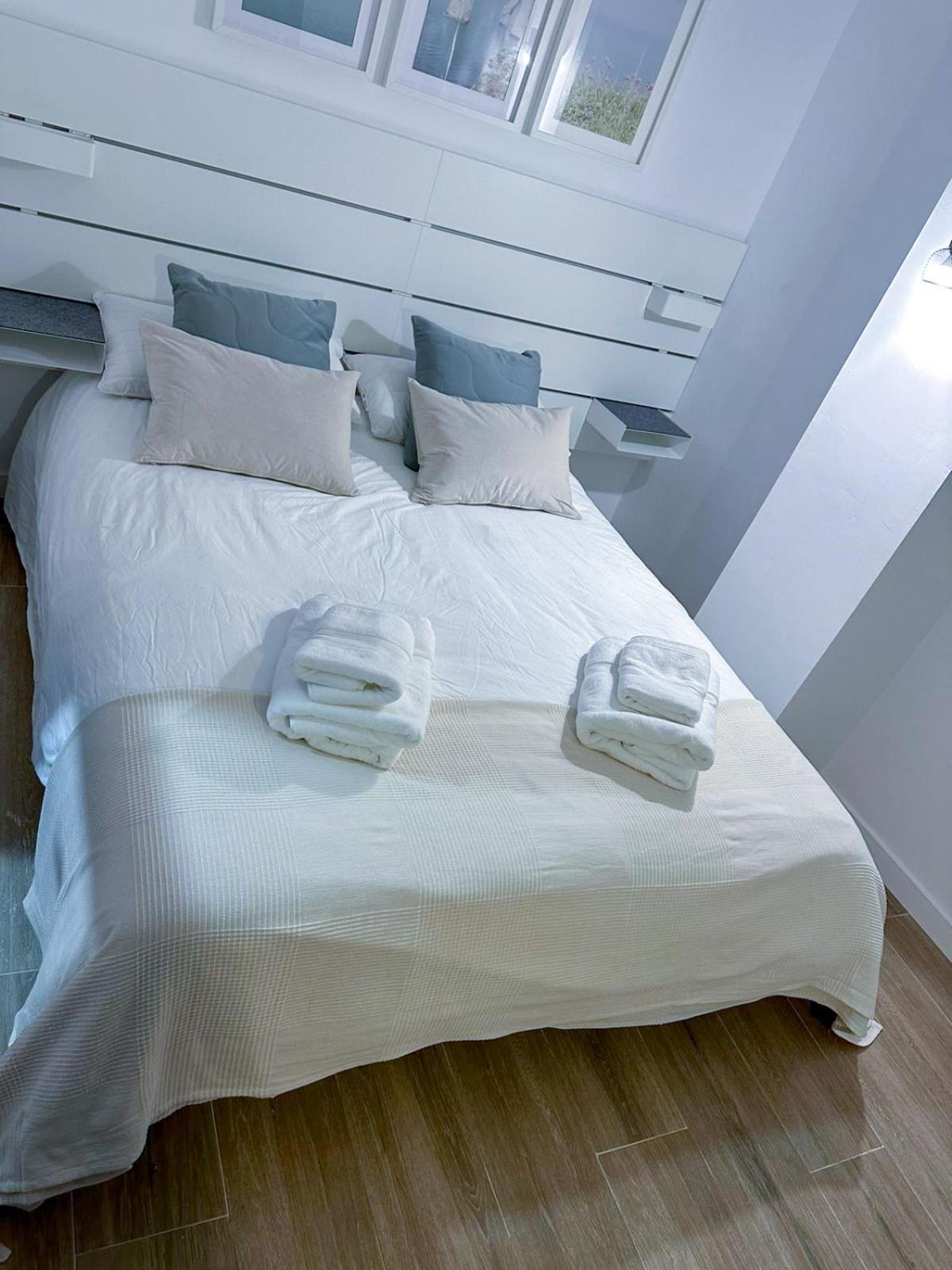 Zur Boutique Hostel Фуэнхирола Экстерьер фото