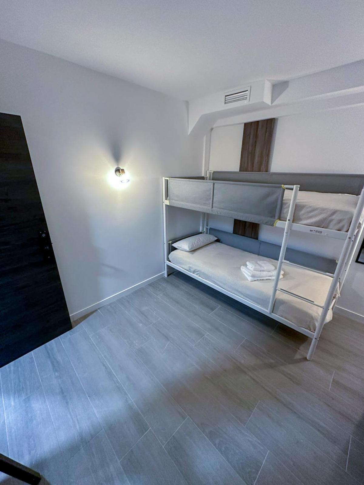 Zur Boutique Hostel Фуэнхирола Экстерьер фото