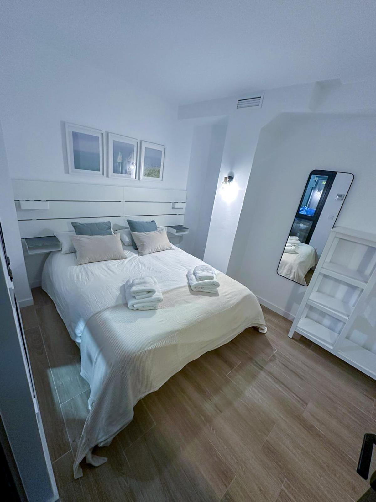 Zur Boutique Hostel Фуэнхирола Экстерьер фото