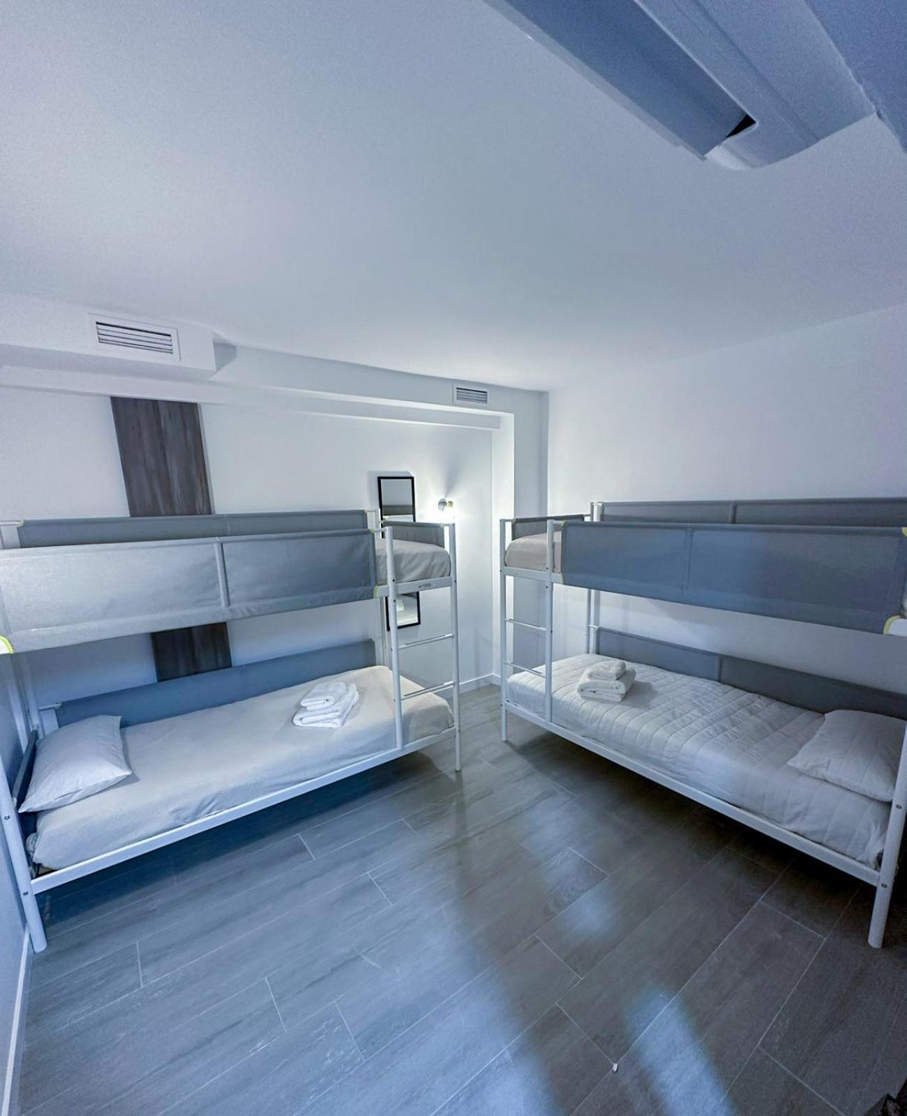 Zur Boutique Hostel Фуэнхирола Экстерьер фото