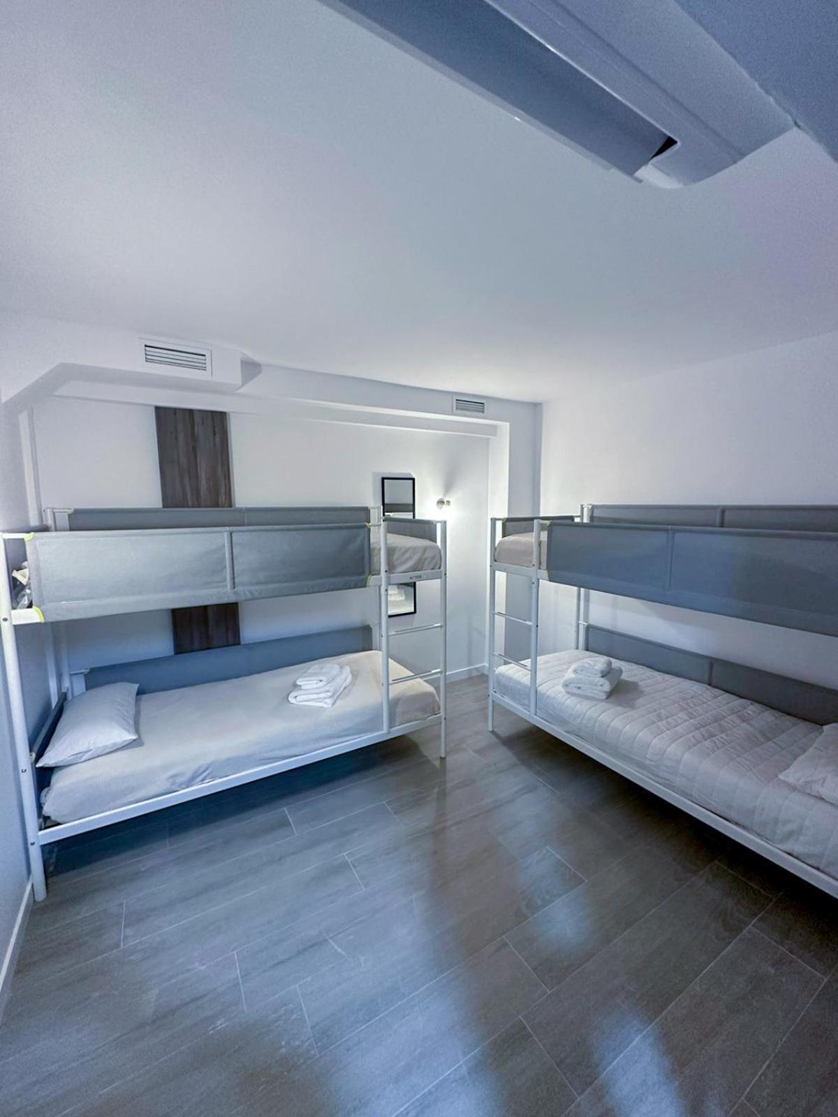 Zur Boutique Hostel Фуэнхирола Экстерьер фото