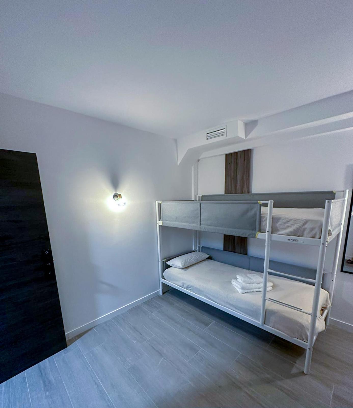 Zur Boutique Hostel Фуэнхирола Экстерьер фото
