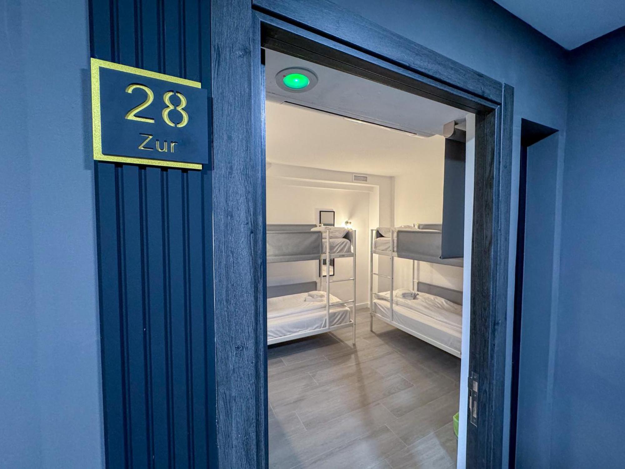 Zur Boutique Hostel Фуэнхирола Экстерьер фото