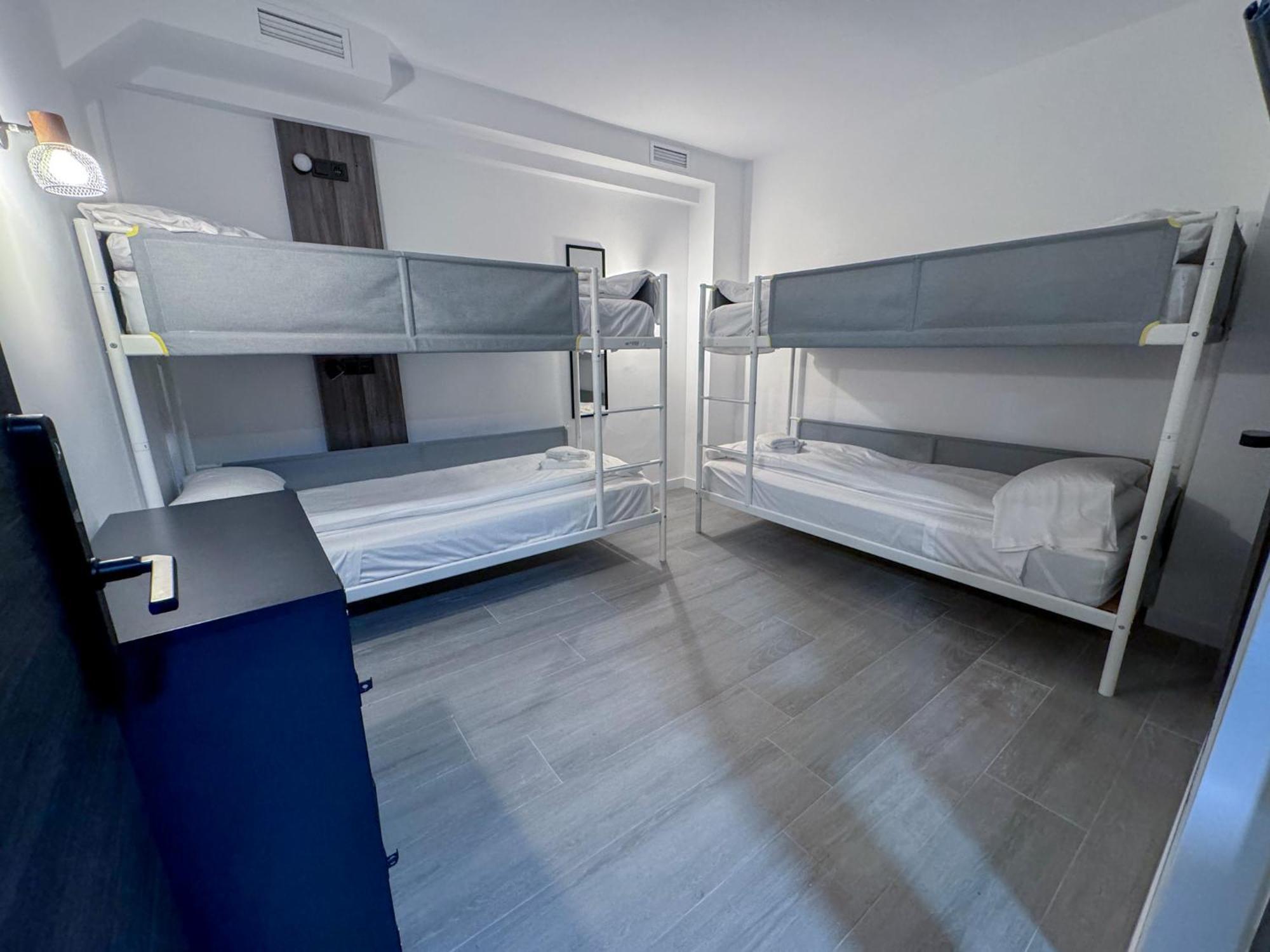 Zur Boutique Hostel Фуэнхирола Экстерьер фото