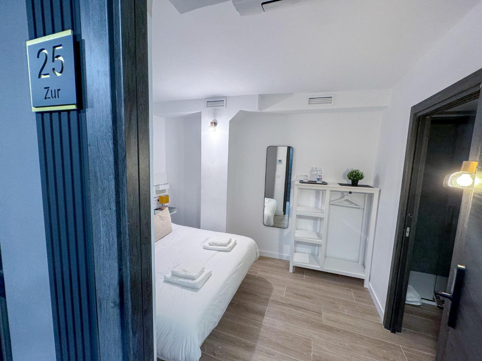 Zur Boutique Hostel Фуэнхирола Экстерьер фото